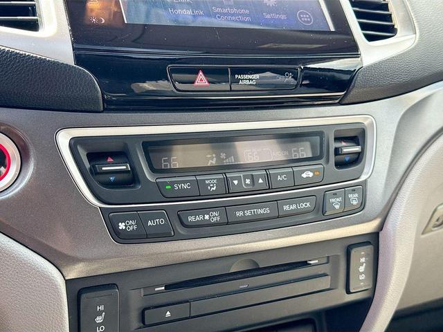 Photo of 2017 Gray Honda Pilot