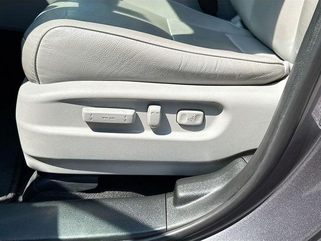 Photo of 2017 Gray Honda Pilot