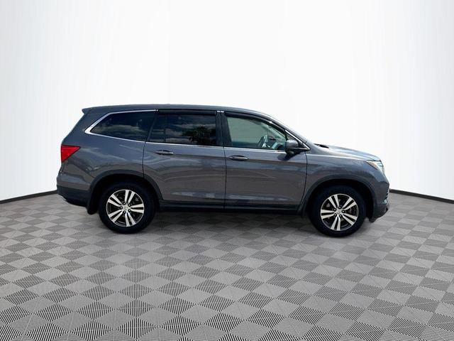 Photo of 2017 Gray Honda Pilot