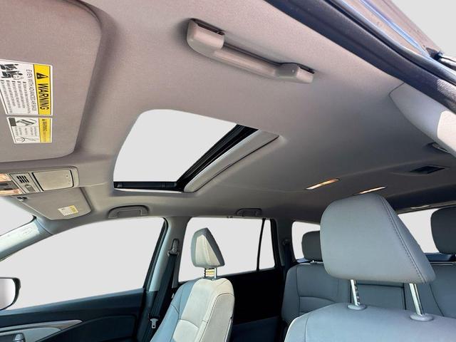 Photo of 2017 Gray Honda Pilot