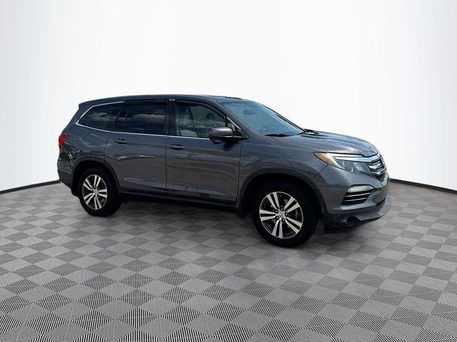 Photo of 2017 Gray Honda Pilot