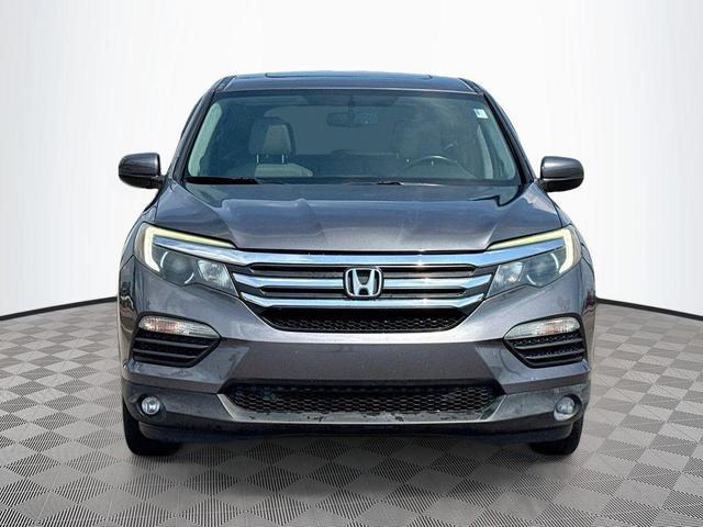 Photo of 2017 Gray Honda Pilot