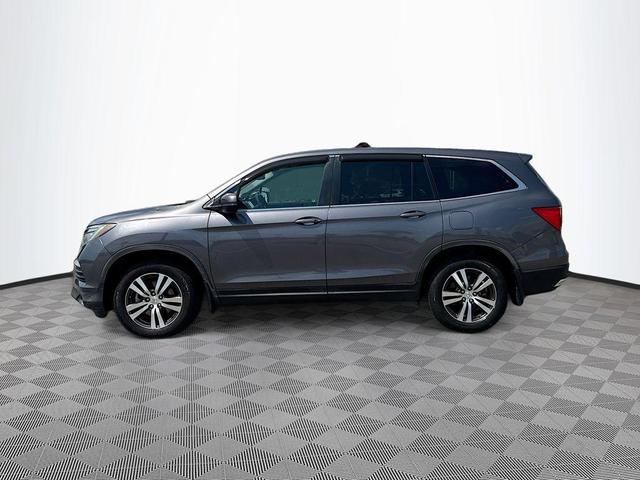 Photo of 2017 Gray Honda Pilot