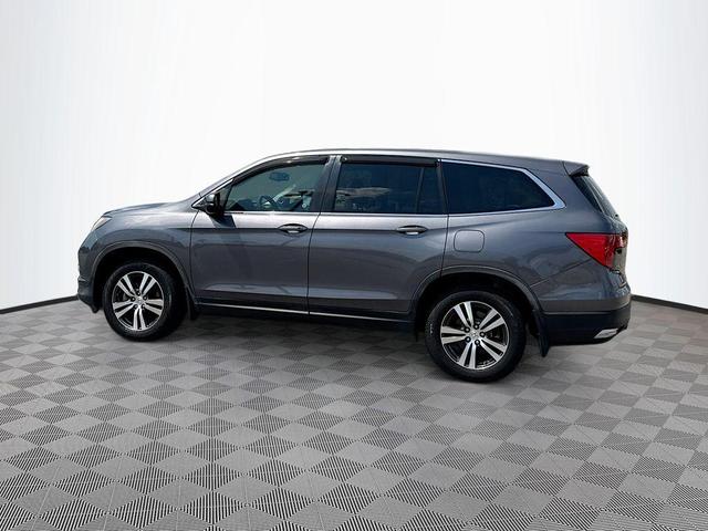 Photo of 2017 Gray Honda Pilot