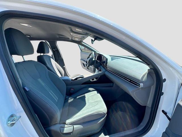 Photo of 2021 Quartz White Hyundai ELANTRA