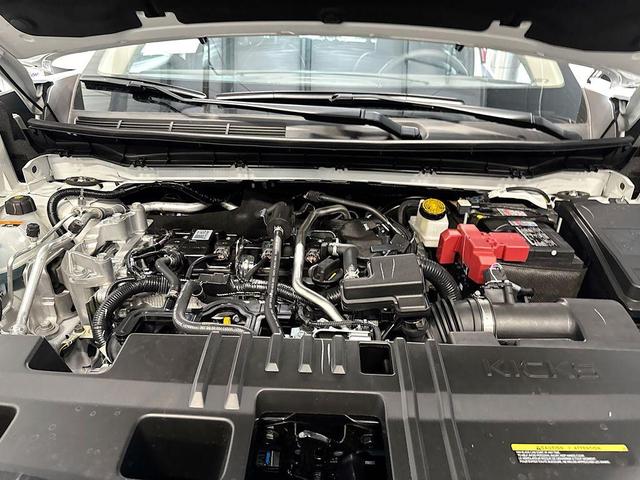 Photo of 2025 Aspen White Tri Nissan Kicks
