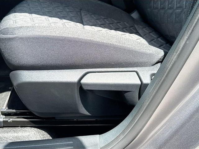 Photo of 2025 2t Gun Red Roof Nissan Kicks