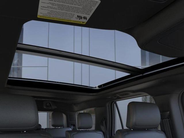Photo of 2025 Glacier Gray Metallic TriCoat Ford Expedition