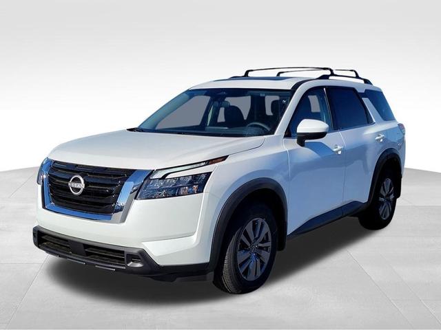 Photo of 2025 Everest White P Nissan Pathfinder