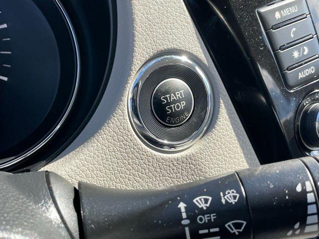 Photo of 2022 Brilliant Silver Metallic Nissan Rogue Sport