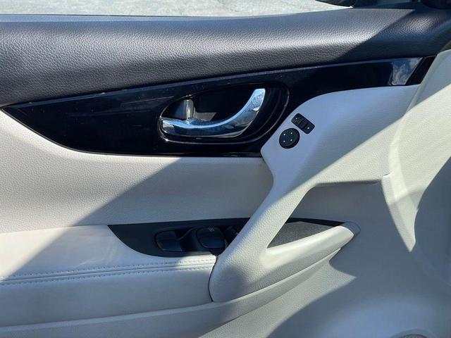 Photo of 2022 Brilliant Silver Metallic Nissan Rogue Sport