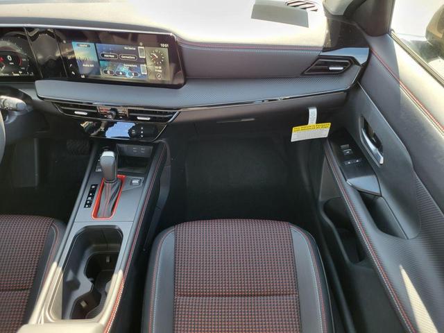 Photo of 2025 2t Ice Blk Roof Nissan Kicks