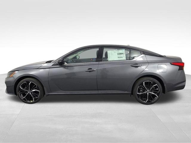 Photo of 2025 Gun Metallic Nissan Altima