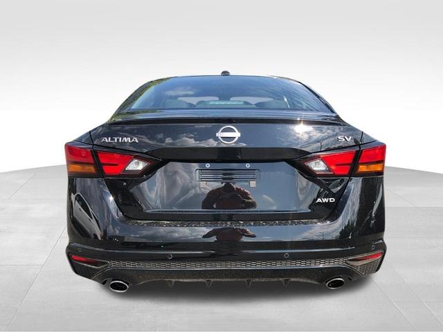 Photo of 2025 Black Nissan Altima