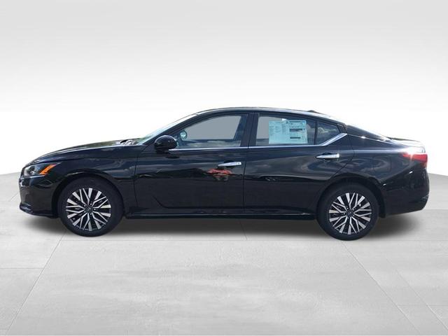 Photo of 2025 Black Nissan Altima