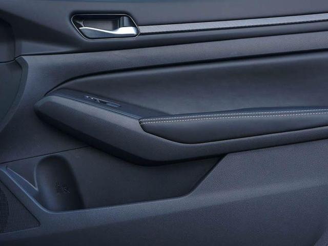 Photo of 2025 Black Nissan Altima