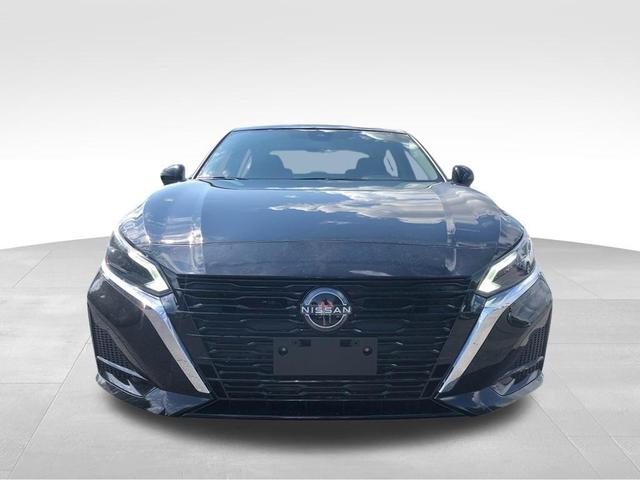 Photo of 2025 Black Nissan Altima