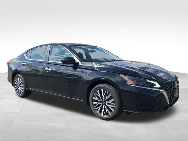 Photo of 2025 Black Nissan Altima