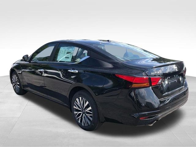 Photo of 2025 Black Nissan Altima