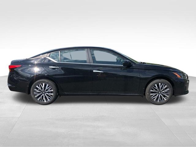 Photo of 2025 Black Nissan Altima