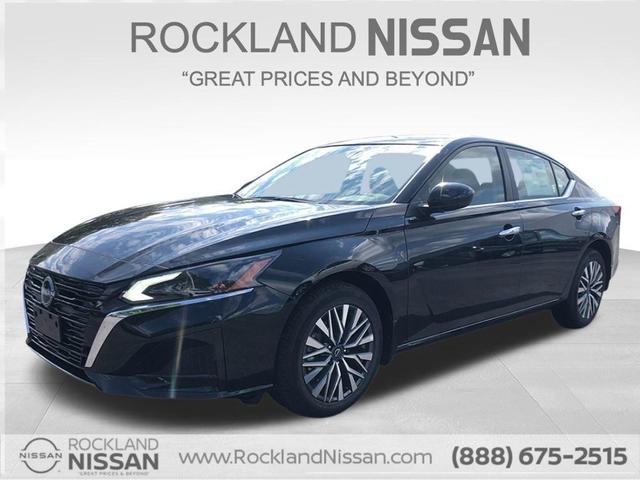 Photo of 2025 Black Nissan Altima