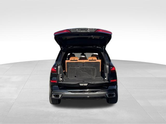 Photo of 2022 Black Sapphire Metallic BMW X7