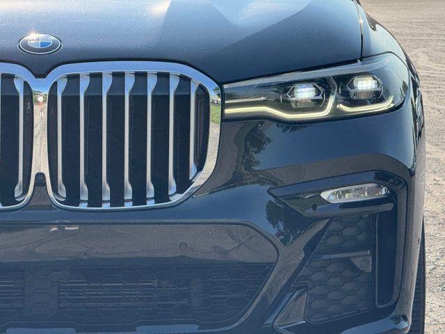 Photo of 2022 Black Sapphire Metallic BMW X7