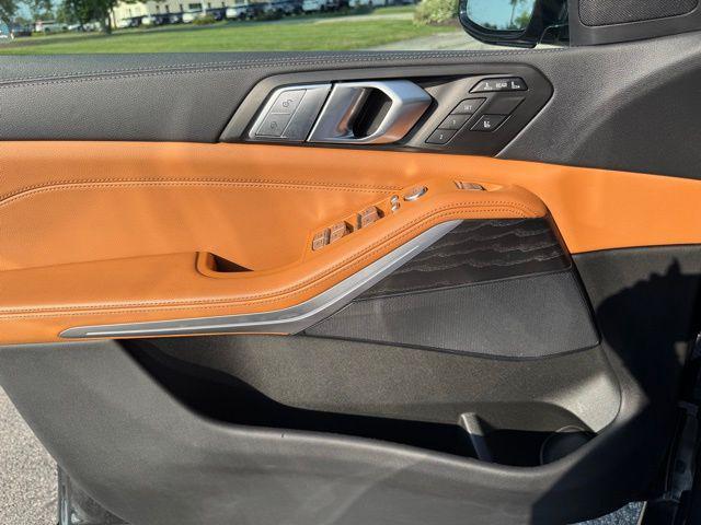 Photo of 2022 Black Sapphire Metallic BMW X7