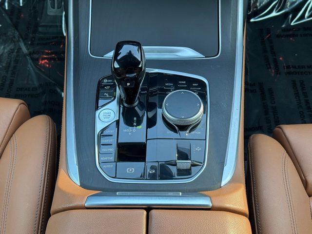 Photo of 2022 Black Sapphire Metallic BMW X7