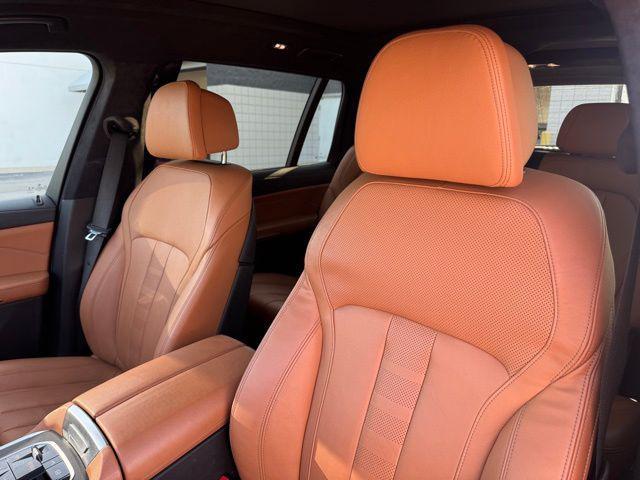 Photo of 2022 Black Sapphire Metallic BMW X7