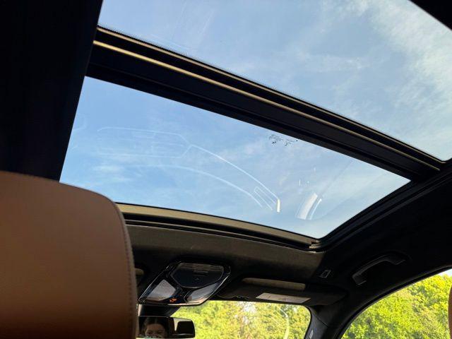 Photo of 2022 Black Sapphire Metallic BMW X7