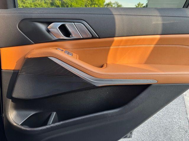 Photo of 2022 Black Sapphire Metallic BMW X7