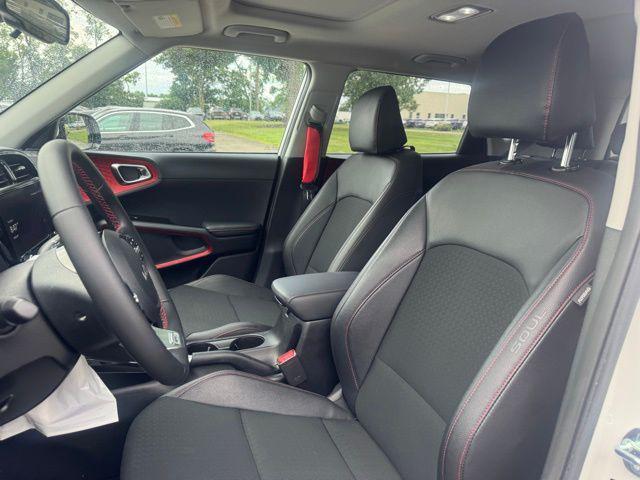 Photo of 2025 Snow White Pearl Kia Soul
