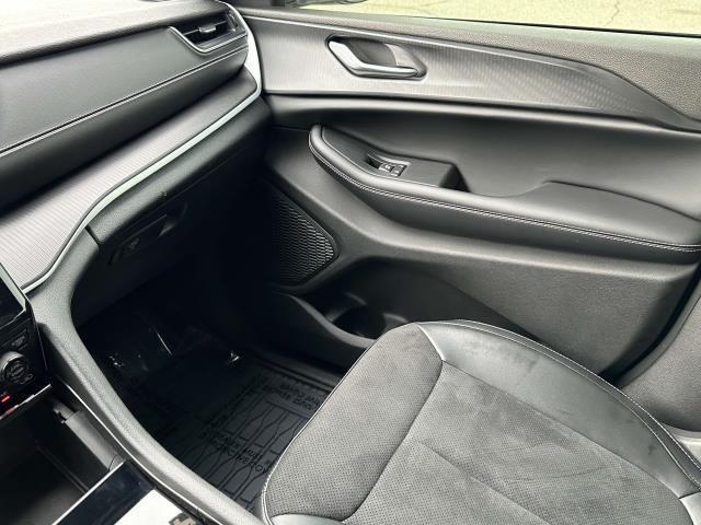 Photo of 2024 Bright White Clearcoat Jeep Grand Cherokee