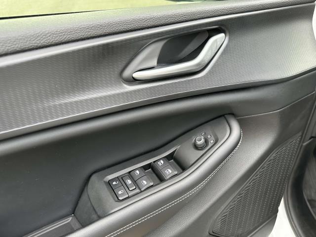 Photo of 2024 Bright White Clearcoat Jeep Grand Cherokee
