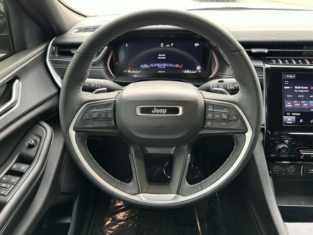 Photo of 2024 Bright White Clearcoat Jeep Grand Cherokee