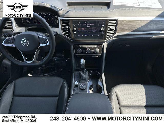 Photo of 2023 Pyrite Silver Metallic Volkswagen Atlas
