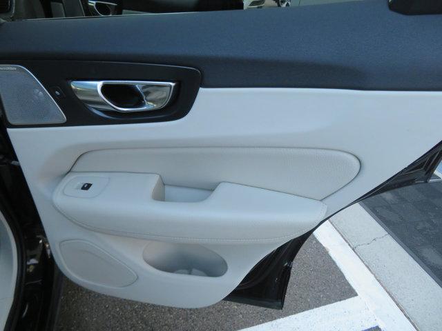 Photo of 2018 Onyx Black Metallic Volvo XC60