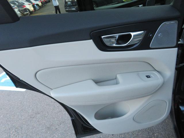 Photo of 2018 Onyx Black Metallic Volvo XC60
