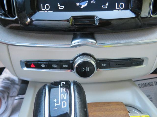 Photo of 2018 Onyx Black Metallic Volvo XC60