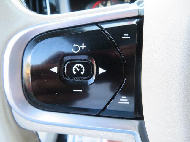 Photo of 2018 Onyx Black Metallic Volvo XC60