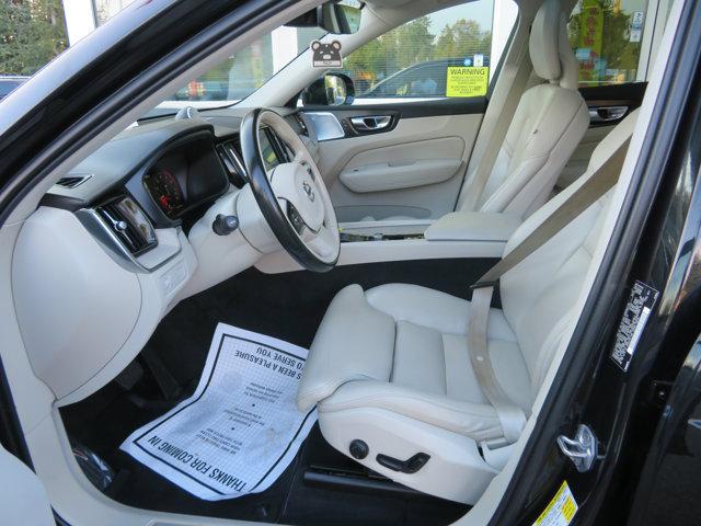 Photo of 2018 Onyx Black Metallic Volvo XC60