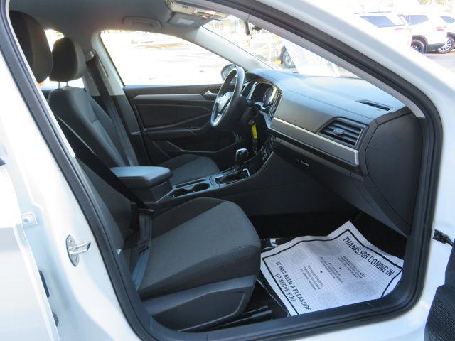 Photo of 2021 Pure White Volkswagen Jetta