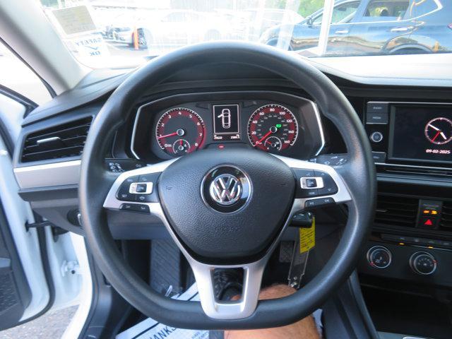 Photo of 2021 Pure White Volkswagen Jetta