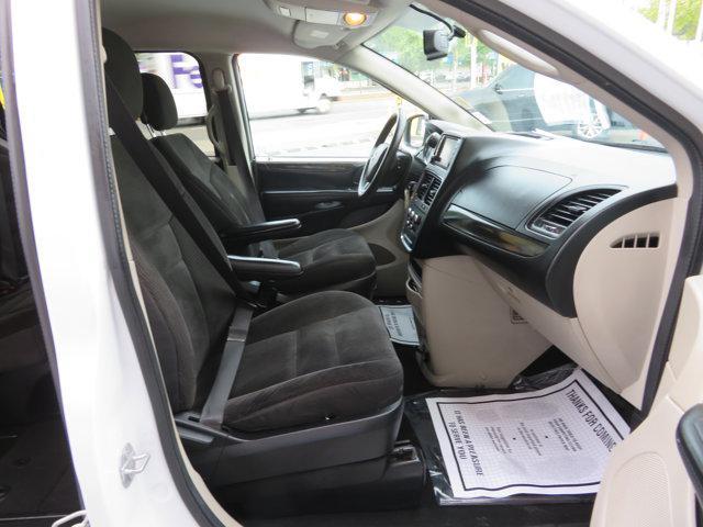 Photo of 2018 White Knuckle Clearcoat Dodge Grand Caravan