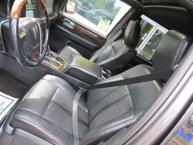 Photo of 2017 Magnetic Gray Metallic Lincoln Navigator