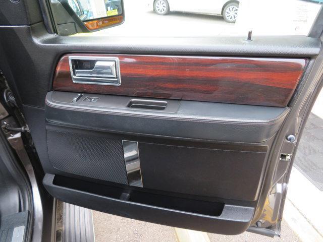 Photo of 2017 Magnetic Gray Metallic Lincoln Navigator