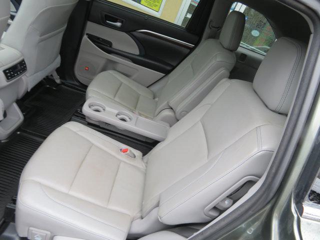 Photo of 2016 Alumina Jade Metallic Toyota Highlander