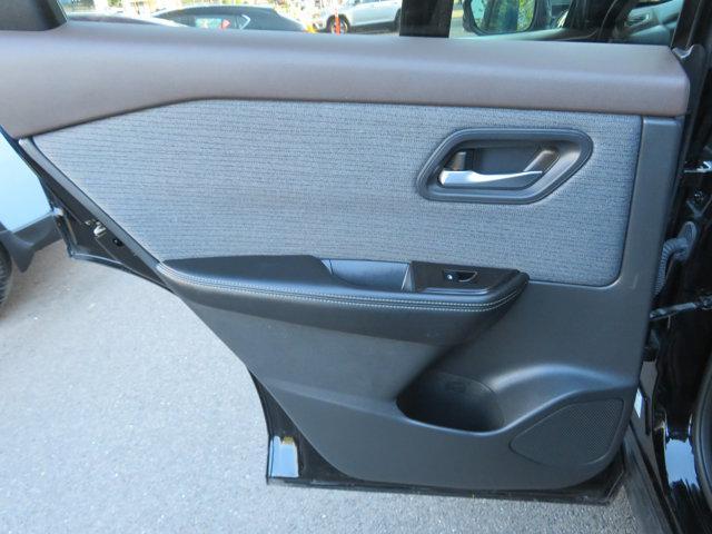 Photo of 2021 Super Black Nissan Rogue