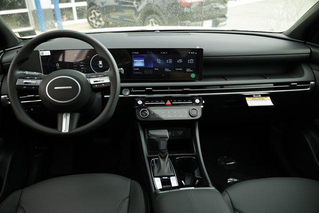 Photo of 2025 Atlas White Hyundai SANTA CRUZ